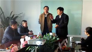 石家庄工信局北斗应用考察团一行莅临尊龙抖圈官网考察调研